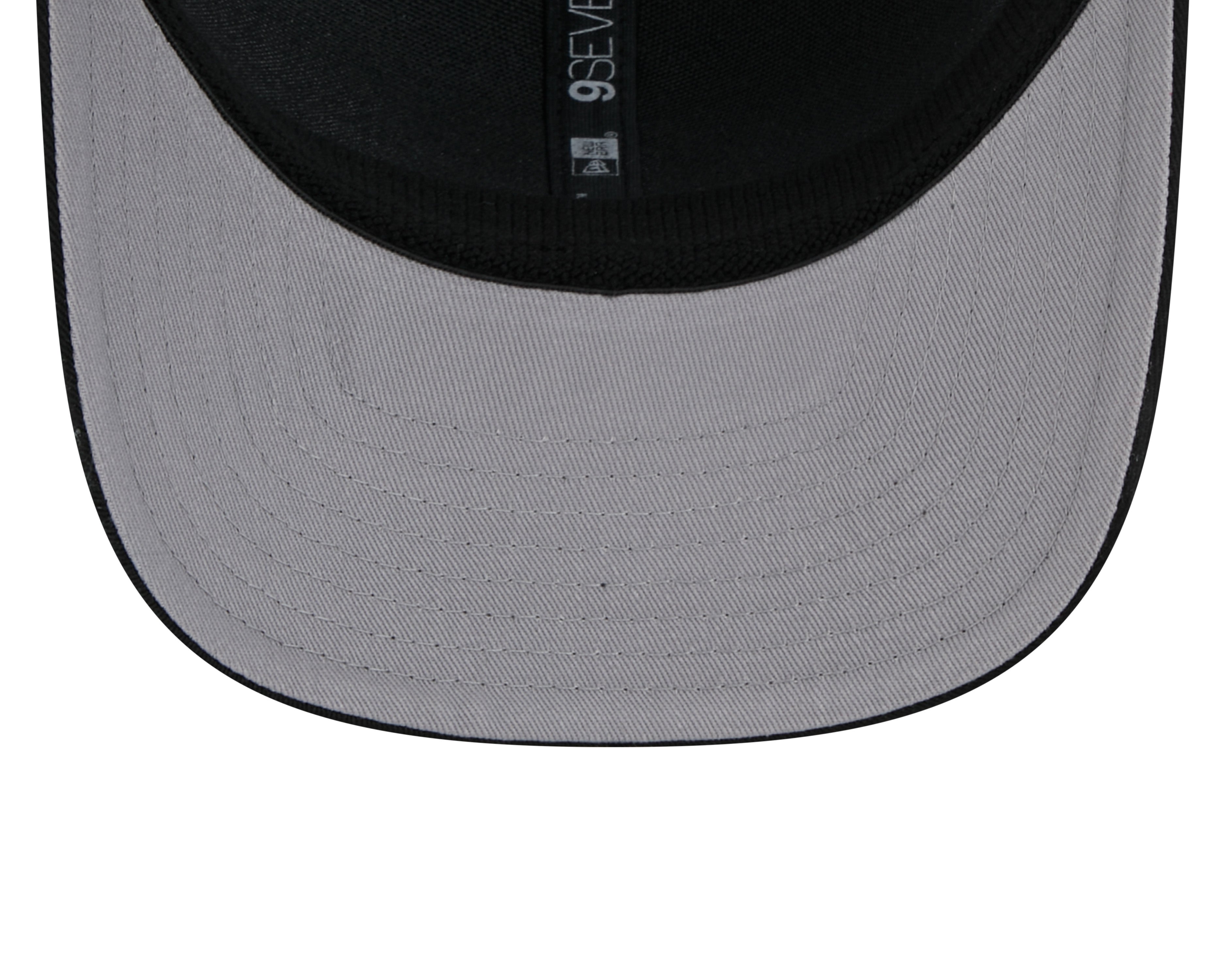 Vancouver Canucks NHL New Era Men's Black 9Seventy Trucker Snapback Hat