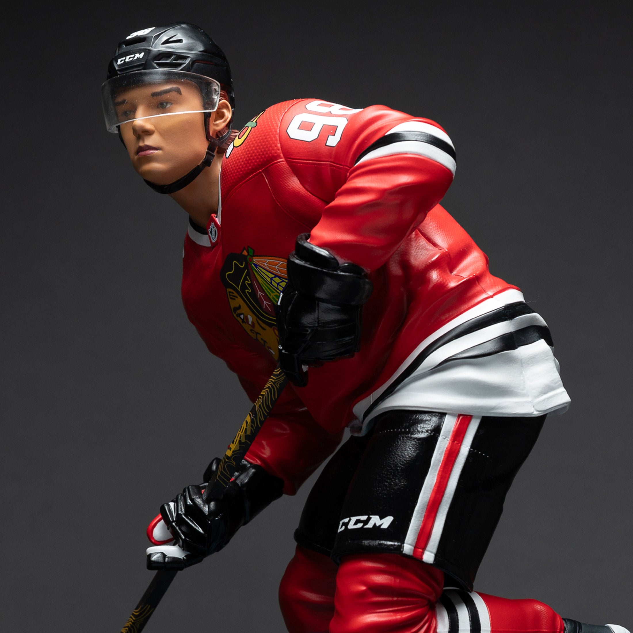 Statue en résine à l'échelle 1:6 de Connor Bedard des Blackhawks de Chicago de la LNH McFarlane Toys