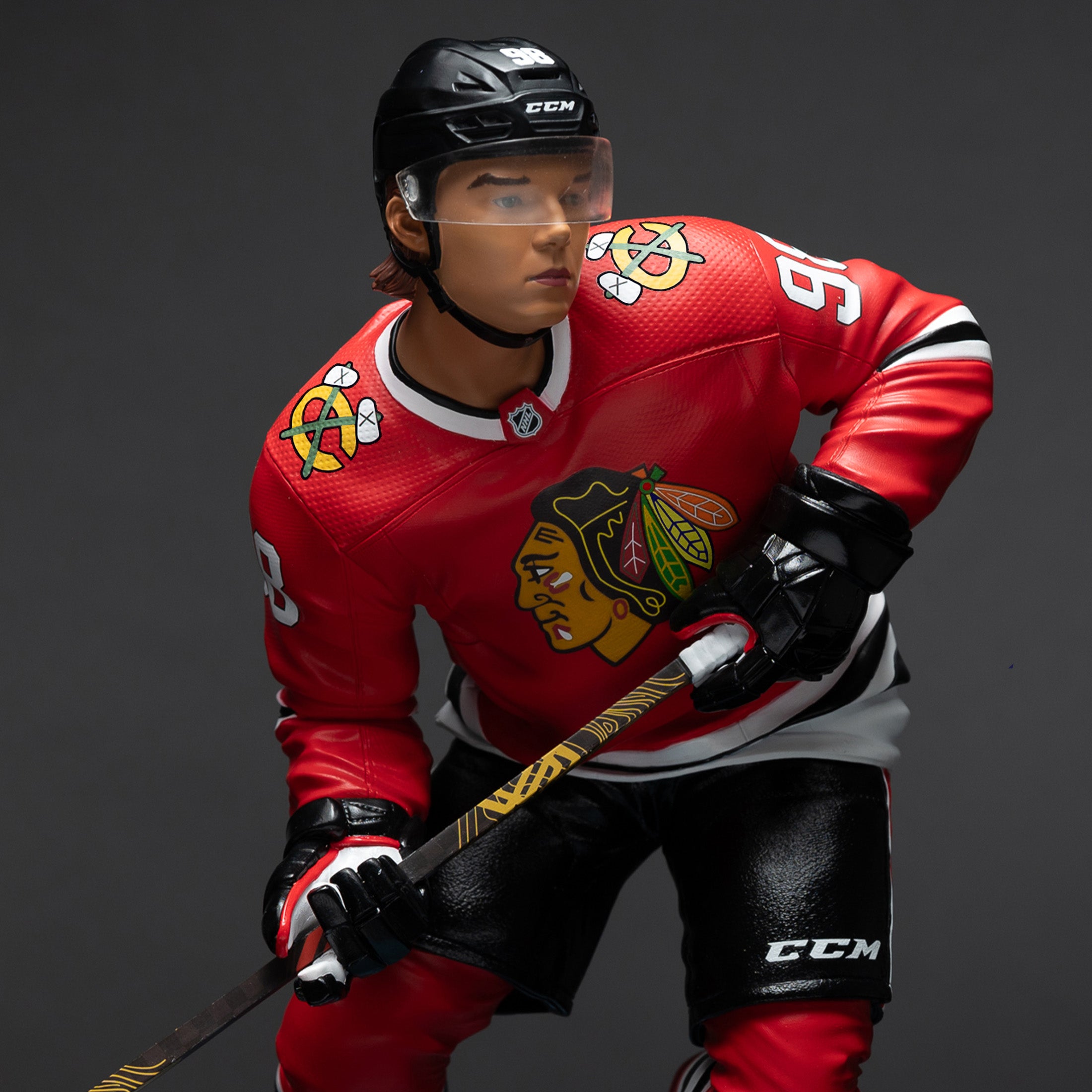 Statue en résine à l'échelle 1:6 de Connor Bedard des Blackhawks de Chicago de la LNH McFarlane Toys