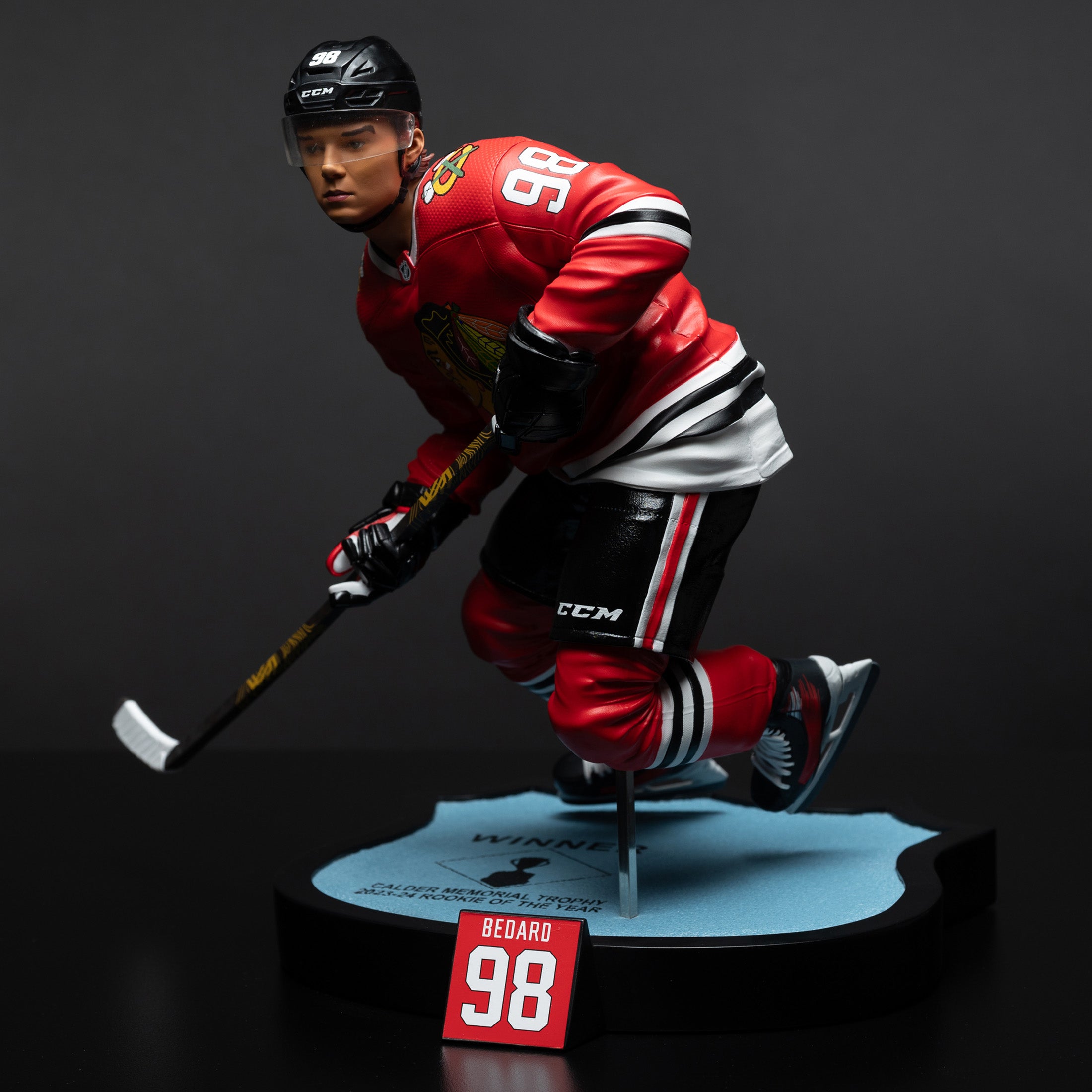 Statue en résine à l'échelle 1:6 de Connor Bedard des Blackhawks de Chicago de la LNH McFarlane Toys