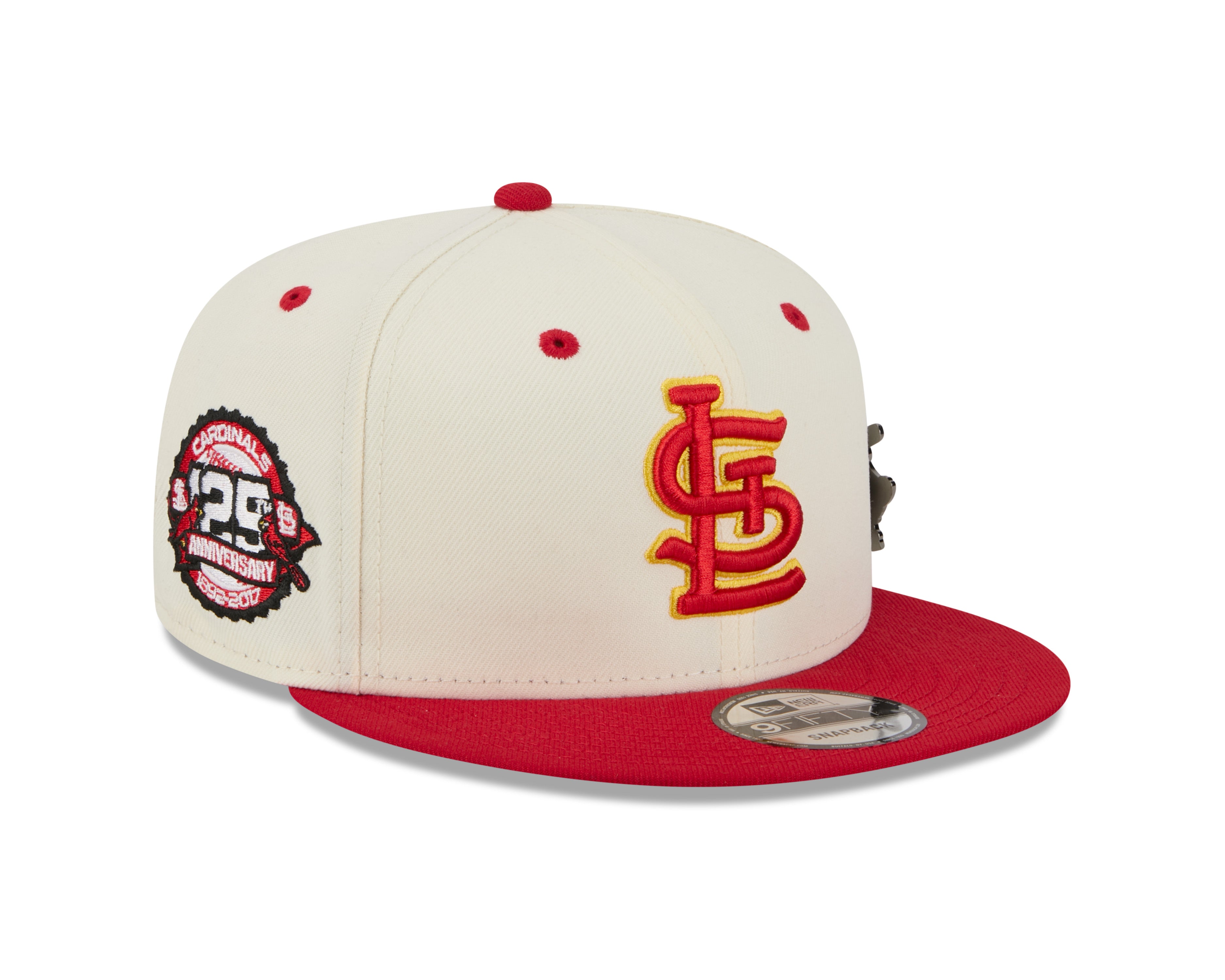 Casquette snapback New Era 9Fifty pour homme, crème et rouge, avec pin's mascotte des Cardinals de Saint-Louis (MLB).