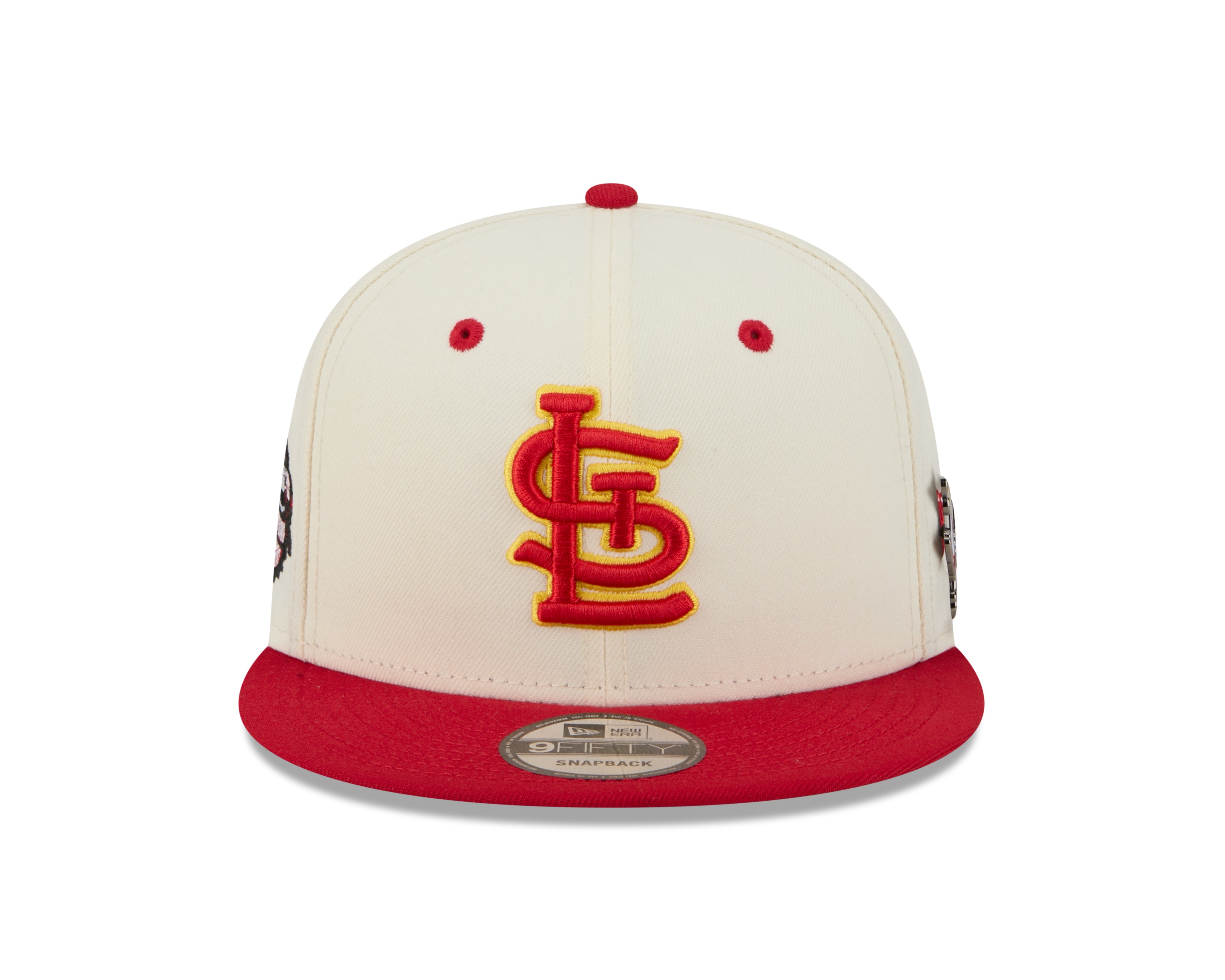 Casquette snapback New Era 9Fifty pour homme, crème et rouge, avec pin's mascotte des Cardinals de Saint-Louis (MLB).