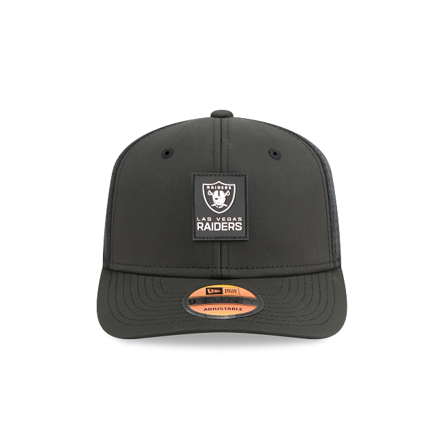Casquette trucker New Era 9Seventy 2025 Sideline pour homme, noire, Las Vegas Raiders NFL, modèle 9Seventy 2025, idéale pour les temps chauds.