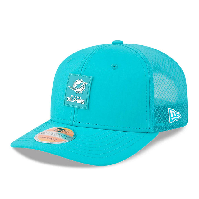 Casquette trucker New Era 9Seventy 2025 Sideline pour homme, couleur turquoise, Miami Dolphins NFL, idéale pour les journées chaudes.
