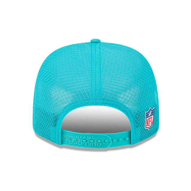 Casquette trucker New Era 9Seventy 2025 Sideline pour homme, couleur turquoise, Miami Dolphins NFL, idéale pour les journées chaudes.