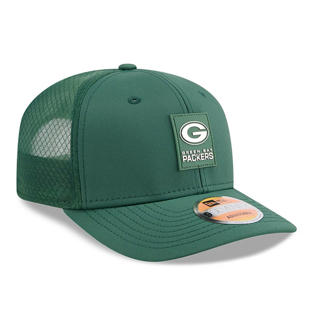 Green Bay Packers NFL New Era Men's Green 9Seventy 2025 Sideline Hot Weather Trucker Snapback