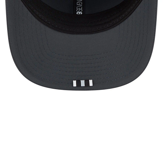 Casquette snapback extensible New Era 9Seventy 2025 Sideline pour homme, couleur anthracite, aux couleurs des Raiders de Las Vegas (NFL).