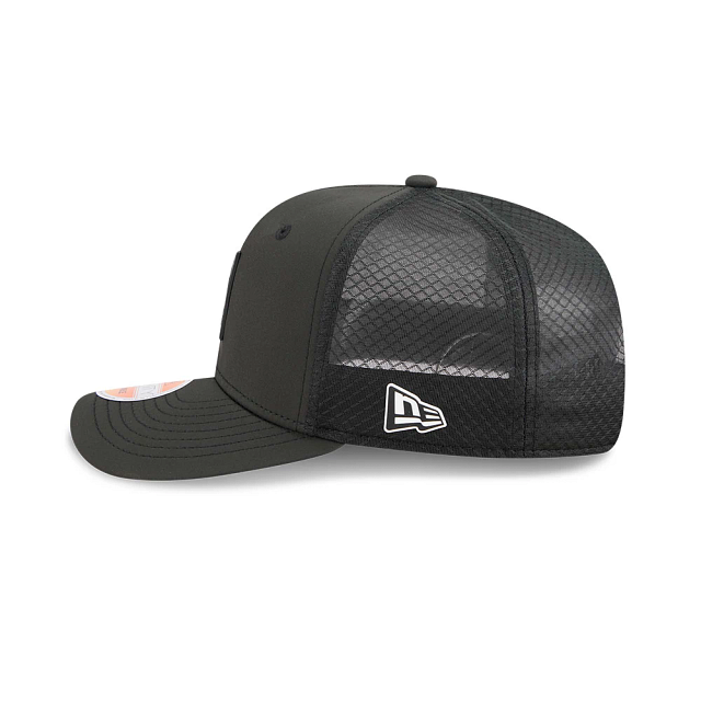 Casquette trucker New Era 9Seventy 2025 Sideline pour homme, couleur anthracite, New York Jets NFL, idéale pour les journées chaudes.