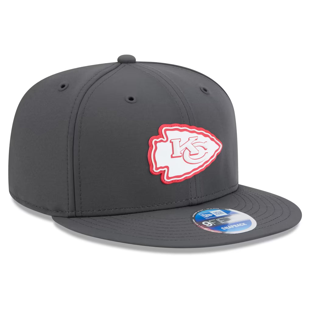 Kansas City Chiefs NFL New Era Men's Charcoal 9Fifty 2026 Sideline Cold Weather Snapback