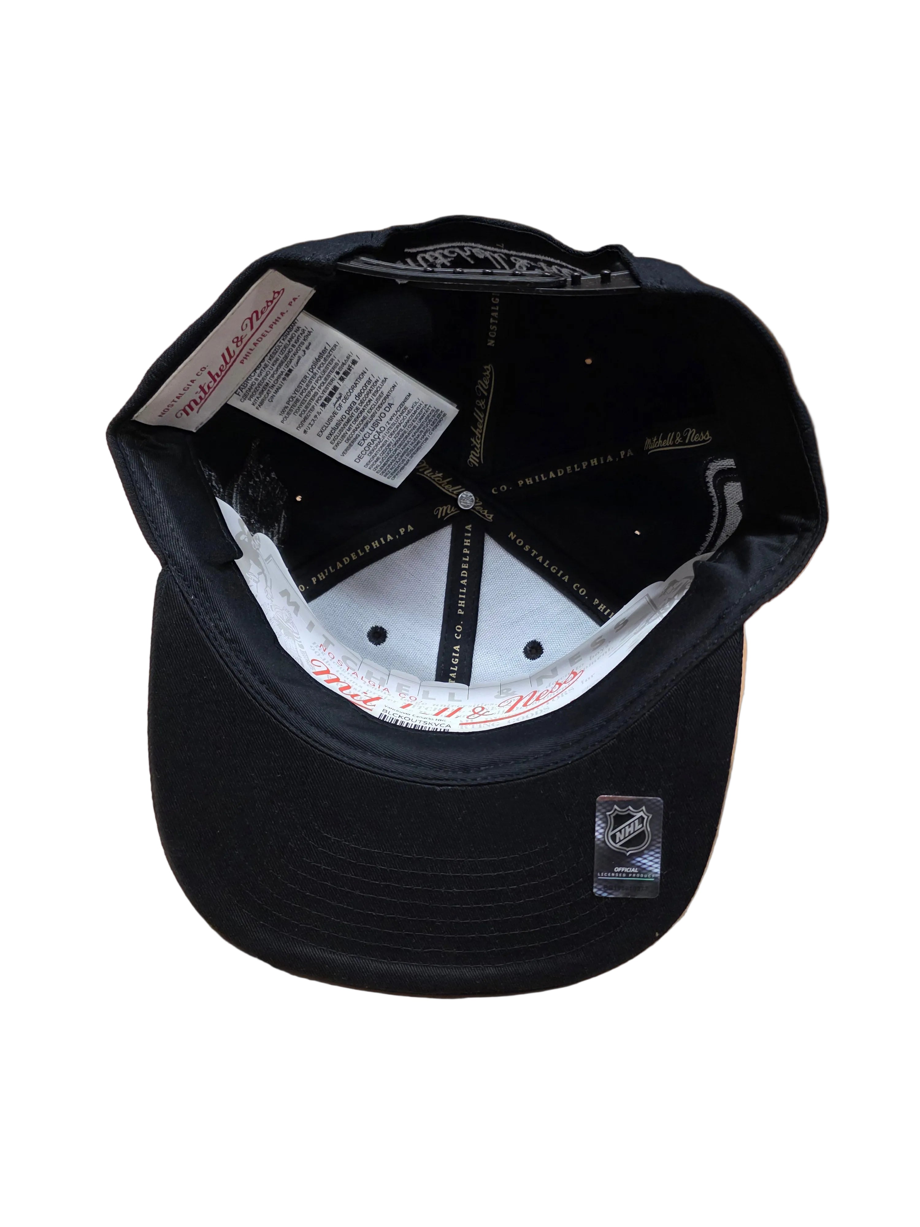 Vancouver Canucks NHL Mitchell & Ness Men's Black Blacked Out Snapback Hat