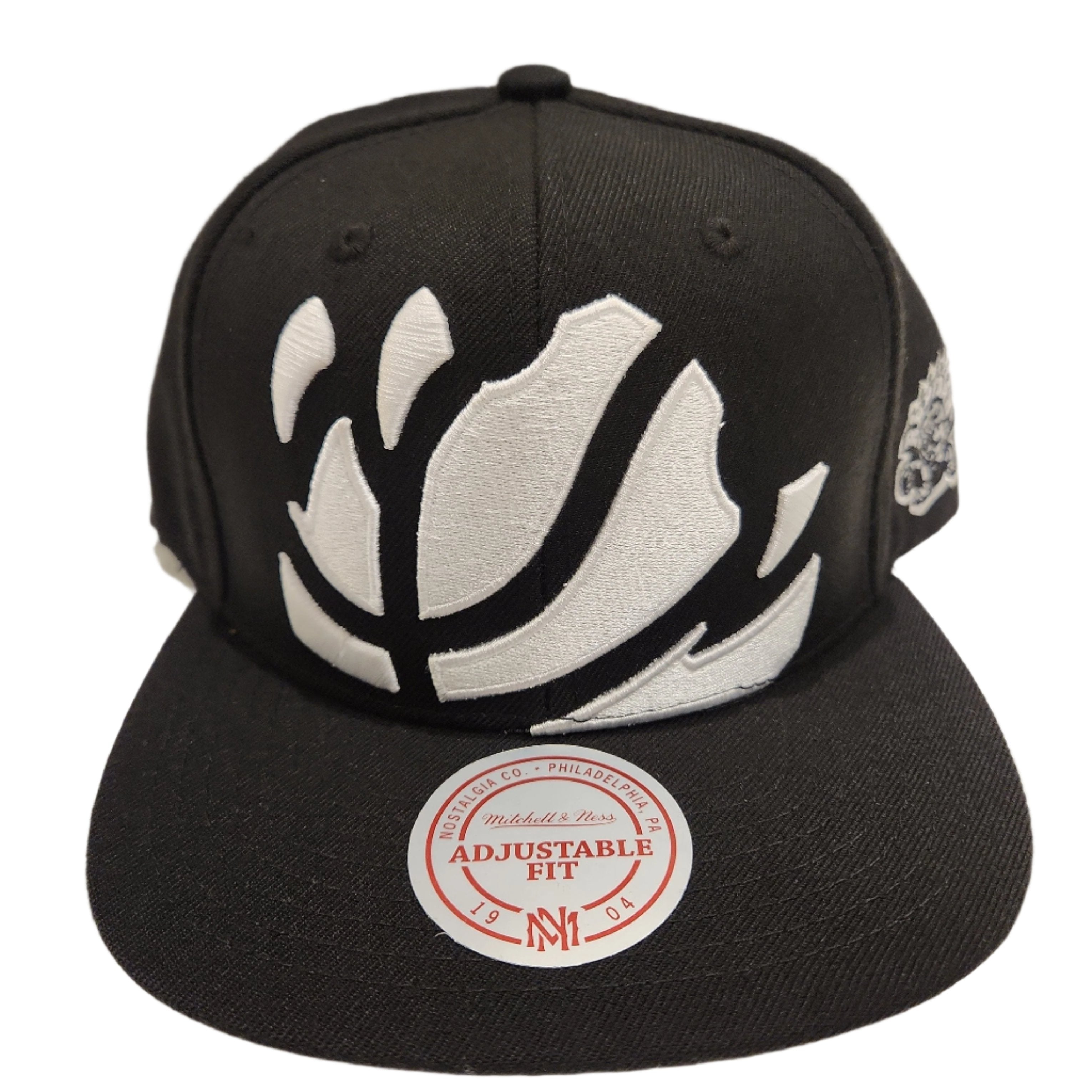 Toronto Raptors NBA Mitchell & Ness Men's Black Negative Space Snapback
