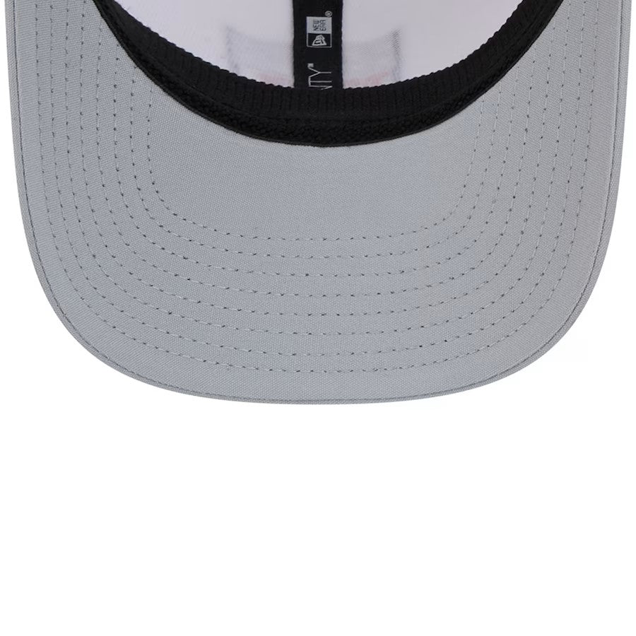 Casquette New Era 9Seventy 2024 NFL Training Camp Stretch Snapback pour homme avec logo NFL Blanc/gris