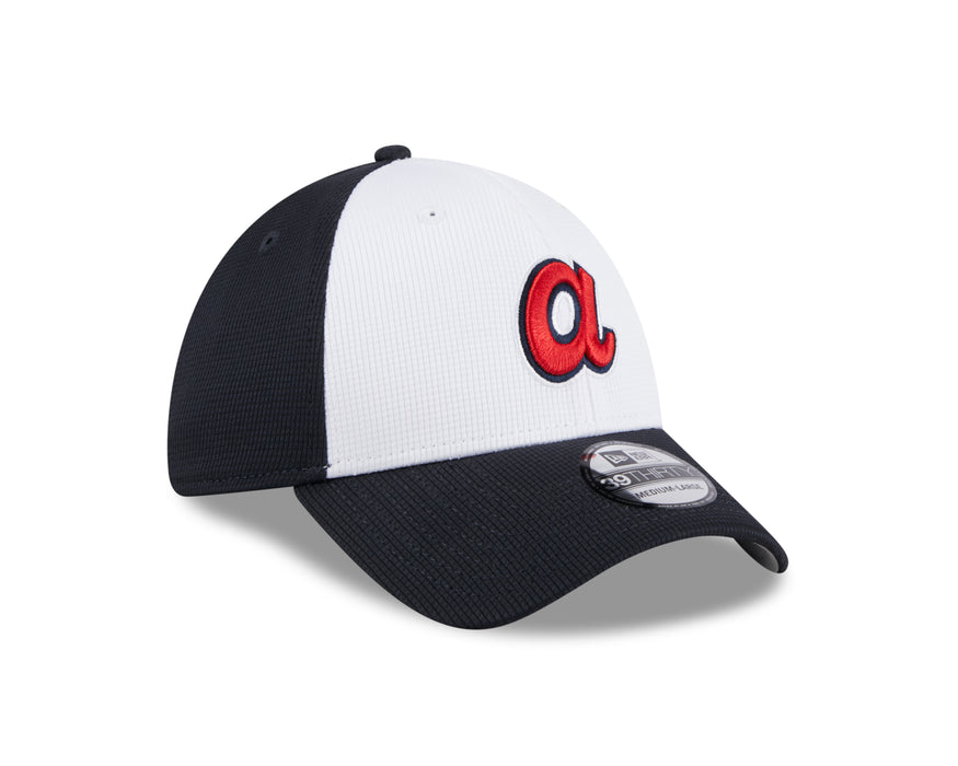 Atlanta Braves MLB New Era Men's White/Royal Blue 39Thirty 2024 Batting Practice Stretch Fit Hat