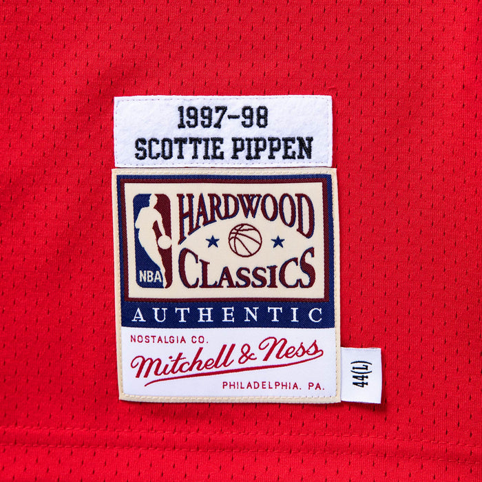 Scottie Pippen Chicago Bulls NBA Mitchell & Ness Men's Red 1997-98 Hardwood Classic Authentic Jersey