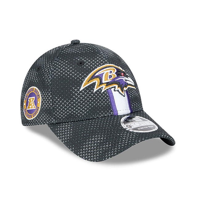 Casquette à pression extensible Sideline 9Forty 2024 noire pour homme des Baltimore Ravens NFL New Era