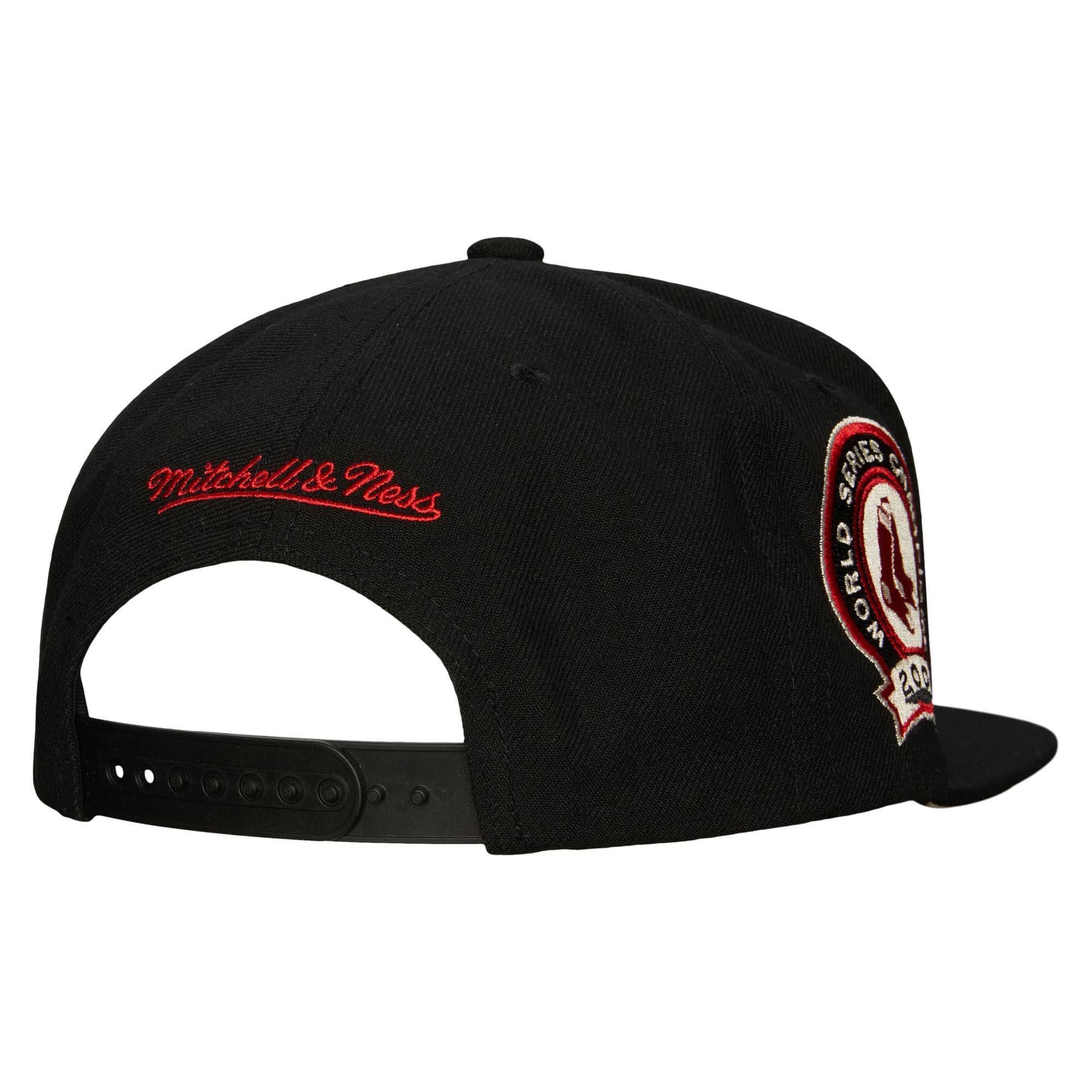 Boston Red Sox MLB Mitchell & Ness Men's Black Team Classic Snapback