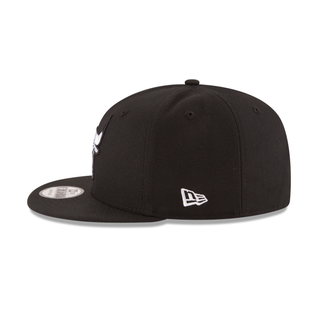 Chicago Bulls NBA New Era Men's Black/White 9Fifty Basic Snapback