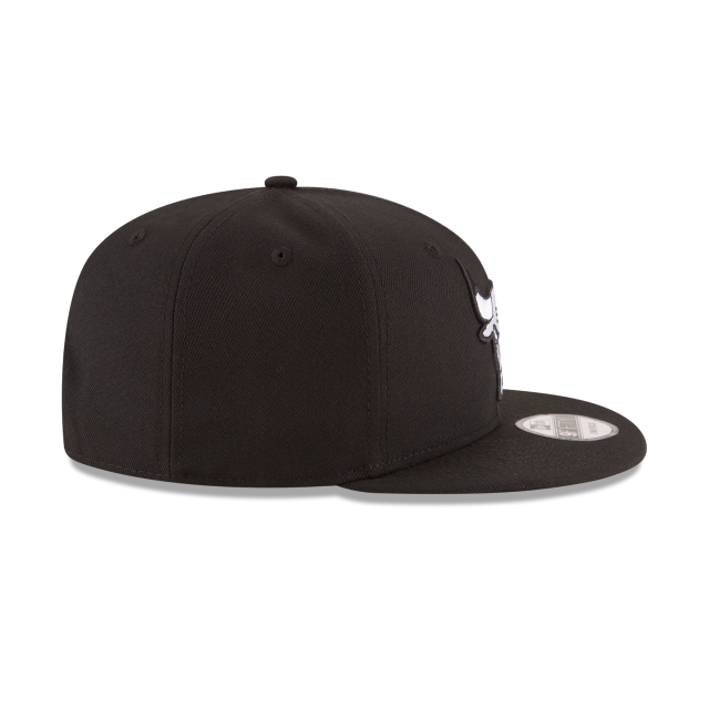 Chicago Bulls NBA New Era Men's Black/White 9Fifty Basic Snapback