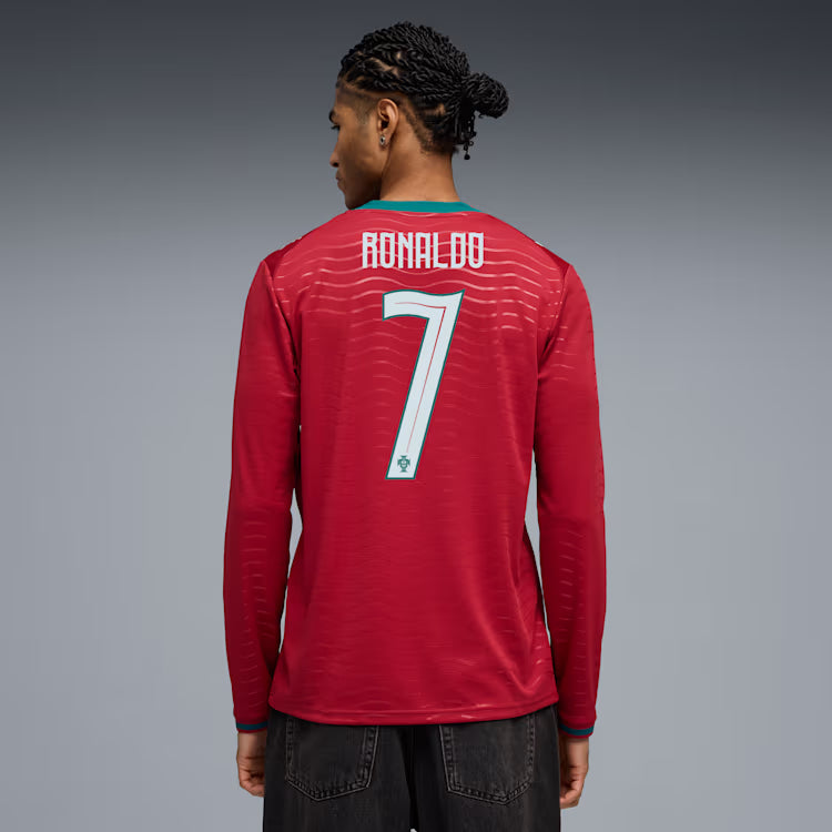 Maillot réplique rouge à manches longues de l'équipe nationale du Portugal de Cristiano Ronaldo, FIFA Puma, saison 2026/27.