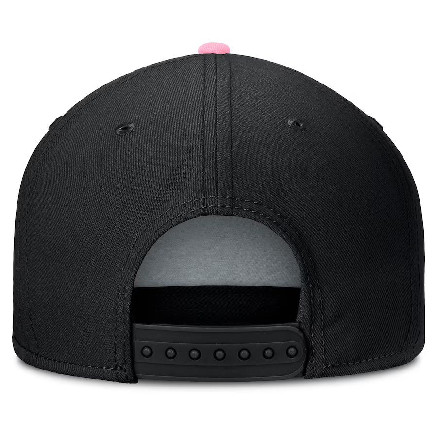 Casquette Snapback Mezzala noire et rose pour homme de Inter Miami FC MLS, marque Fanatics.