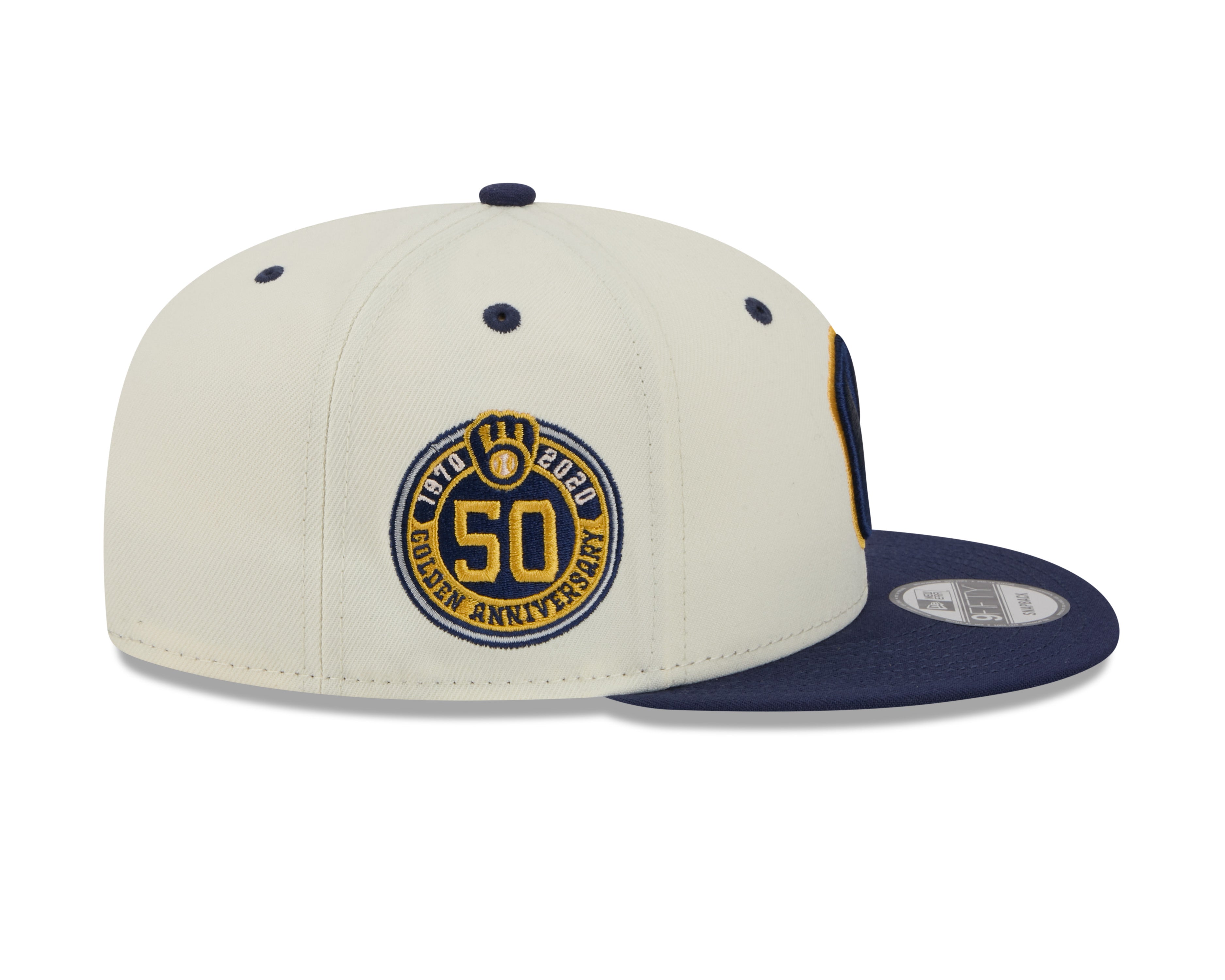 Casquette snapback New Era 9Fifty pour homme, crème/marine, avec pin's mascotte des Milwaukee Brewers (MLB).