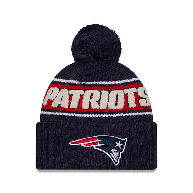 Bonnet à pompon en tricot pour homme NFL New Era 2024 Sideline Sport des Patriots de la Nouvelle-Angleterre bleu marine