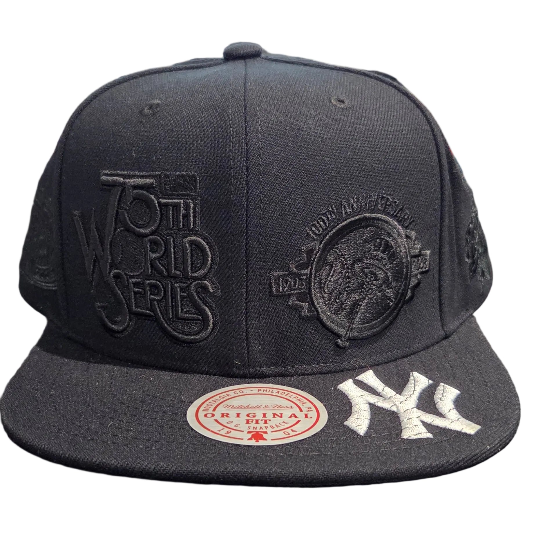 New York Yankees MLB Mitchell & Ness Men's Black Blacked Out Snapback Hat