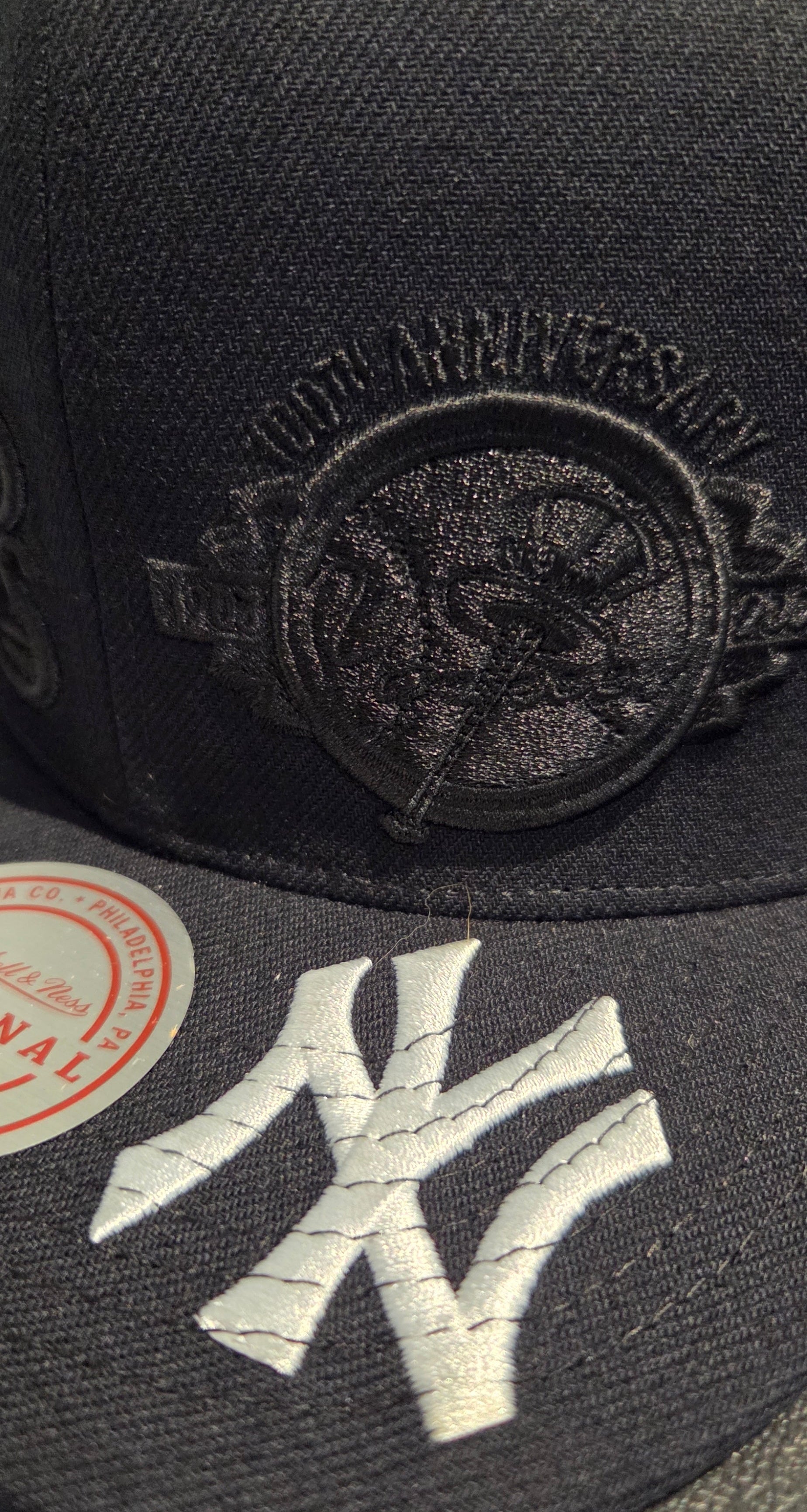 New York Yankees MLB Mitchell & Ness Men's Black Blacked Out Snapback Hat