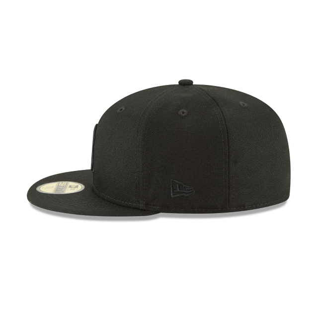Boston Red Sox MLB New Era Men's Black on Black 59Fifty Basic Fitted Hat