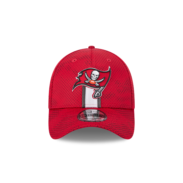 Casquette extensible rouge 39Thirty 2024 Sideline des Buccaneers de Tampa Bay NFL New Era pour homme