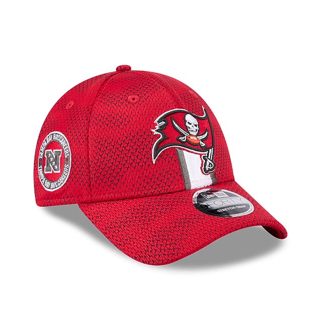 Casquette Snapback extensible 9Forty 2024 Sideline rouge pour homme des Buccaneers de Tampa Bay NFL New Era