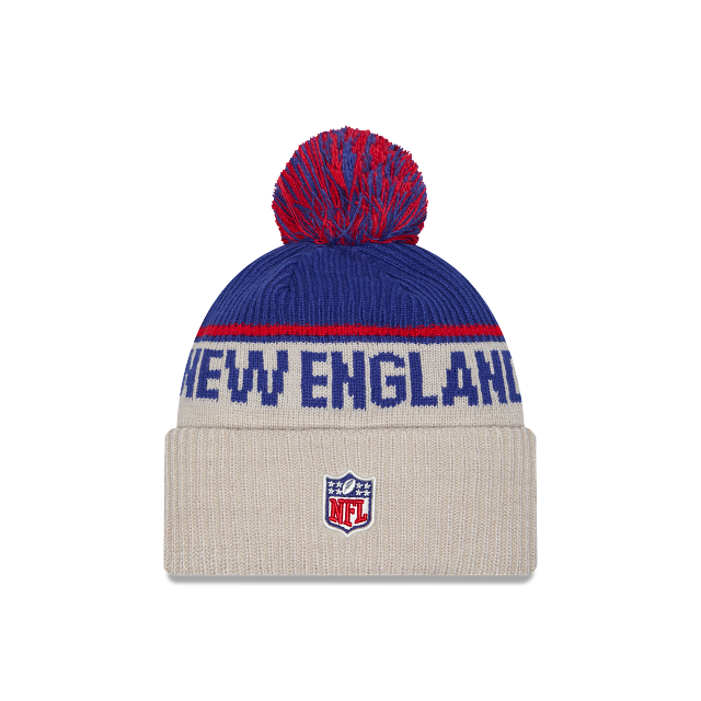 Bonnet à pompon en tricot de sport historique 2024 Sideline bleu beige NFL New Era pour homme des Patriots de la Nouvelle-Angleterre