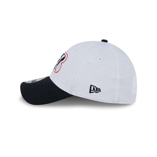 Cincinnati Bengals NFL New Era Men's White/ Black 39Thirty 2024 Training Stretch Fit Hat