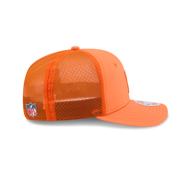 Casquette trucker New Era 9Seventy 2025 Sideline pour homme, couleur orange, Denver Broncos NFL, idéale pour les journées chaudes.