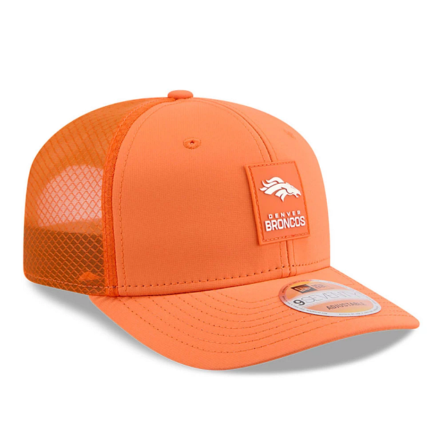 Casquette trucker New Era 9Seventy 2025 Sideline pour homme, couleur orange, Denver Broncos NFL, idéale pour les journées chaudes.