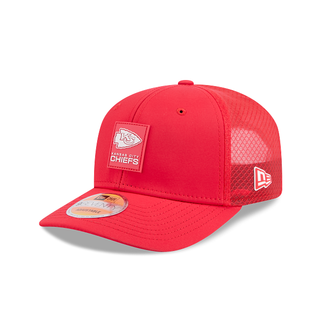 Kansas City Chiefs NFL New Era Men's Red 9Seventy 2025 Sideline Hot Weather Trucker Snapback