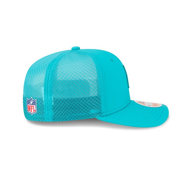 Casquette trucker New Era 9Seventy 2025 Sideline pour homme, couleur turquoise, Miami Dolphins NFL, idéale pour les journées chaudes.