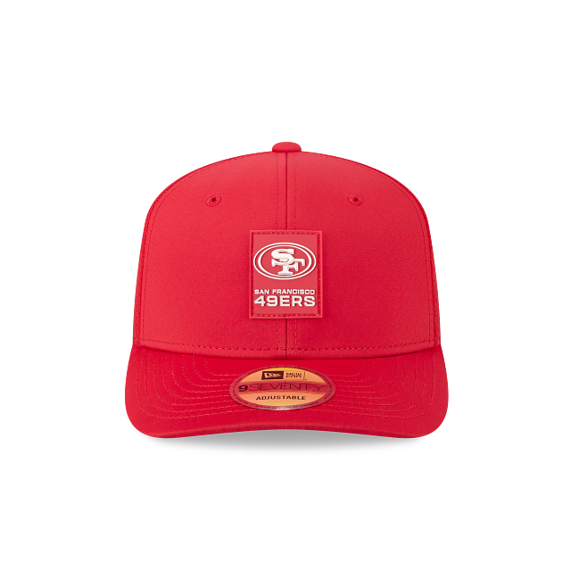 Casquette trucker New Era 9Seventy 2025 Sideline pour homme, rouge, San Francisco 49ers NFL, idéale pour les journées chaudes.