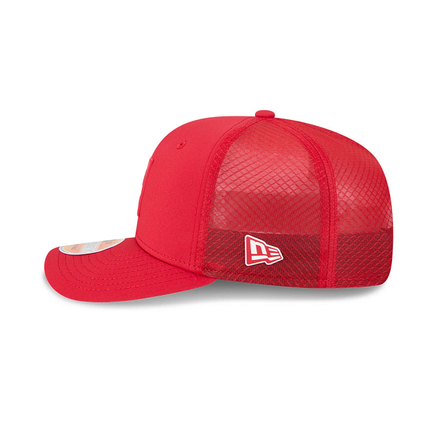 Casquette trucker New Era 9Seventy 2025 Sideline pour homme, rouge, San Francisco 49ers NFL, idéale pour les journées chaudes.
