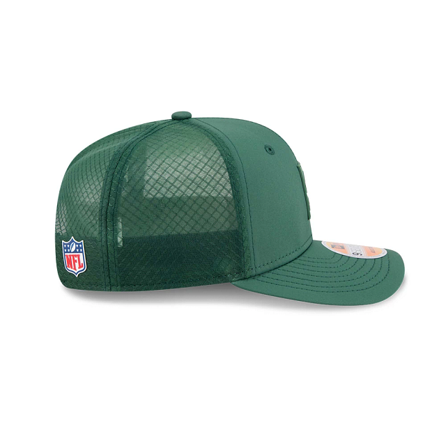 Green Bay Packers NFL New Era Men's Green 9Seventy 2025 Sideline Hot Weather Trucker Snapback