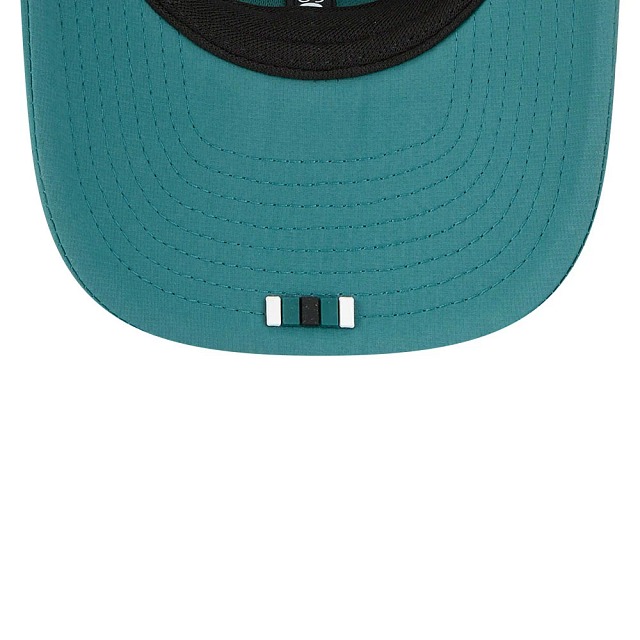 Casquette trucker New Era 9Seventy 2025 Sideline pour homme, vert nuit, Philadelphia Eagles NFL, idéale pour les journées chaudes.