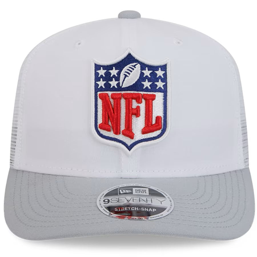 Casquette New Era 9Seventy 2024 NFL Training Camp Stretch Snapback pour homme avec logo NFL Blanc/gris