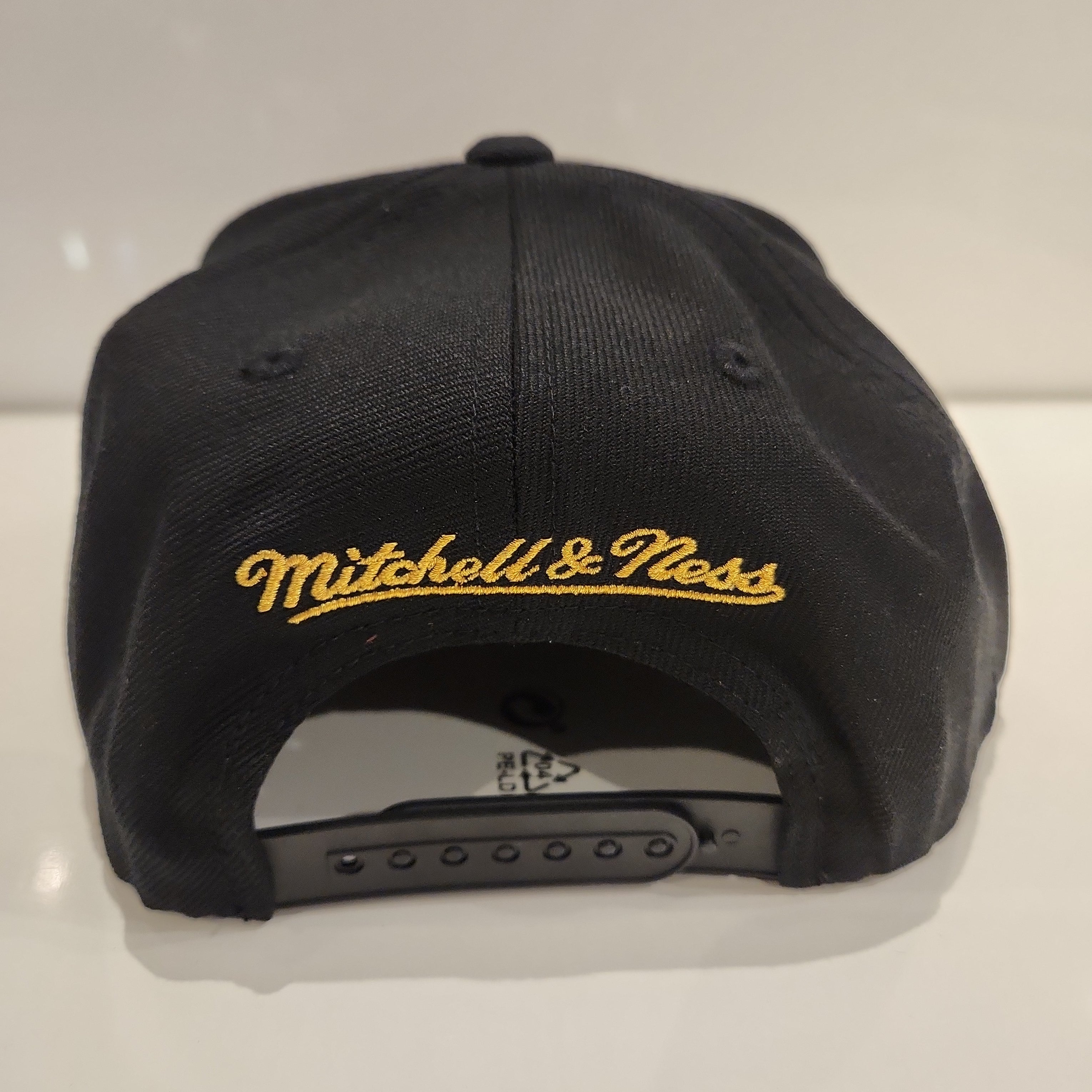 Los Angeles Lakers NBA Mitchell & Ness Men's Black Gold Logo Snapback