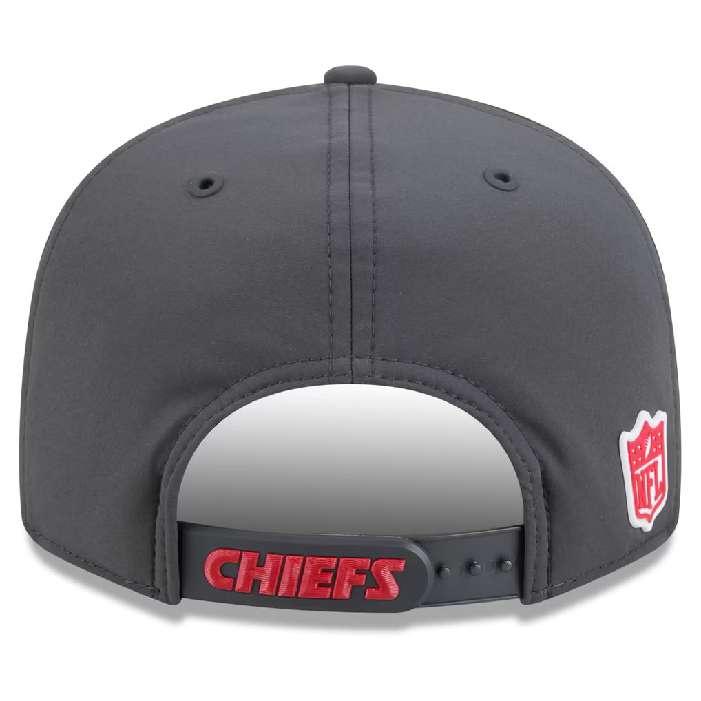 Kansas City Chiefs NFL New Era Men's Charcoal 9Fifty 2026 Sideline Cold Weather Snapback