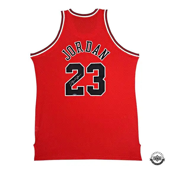 Maillot rouge classique autographié par Michael Jordan Chicago Bulls NBA Mitchell &amp; Ness