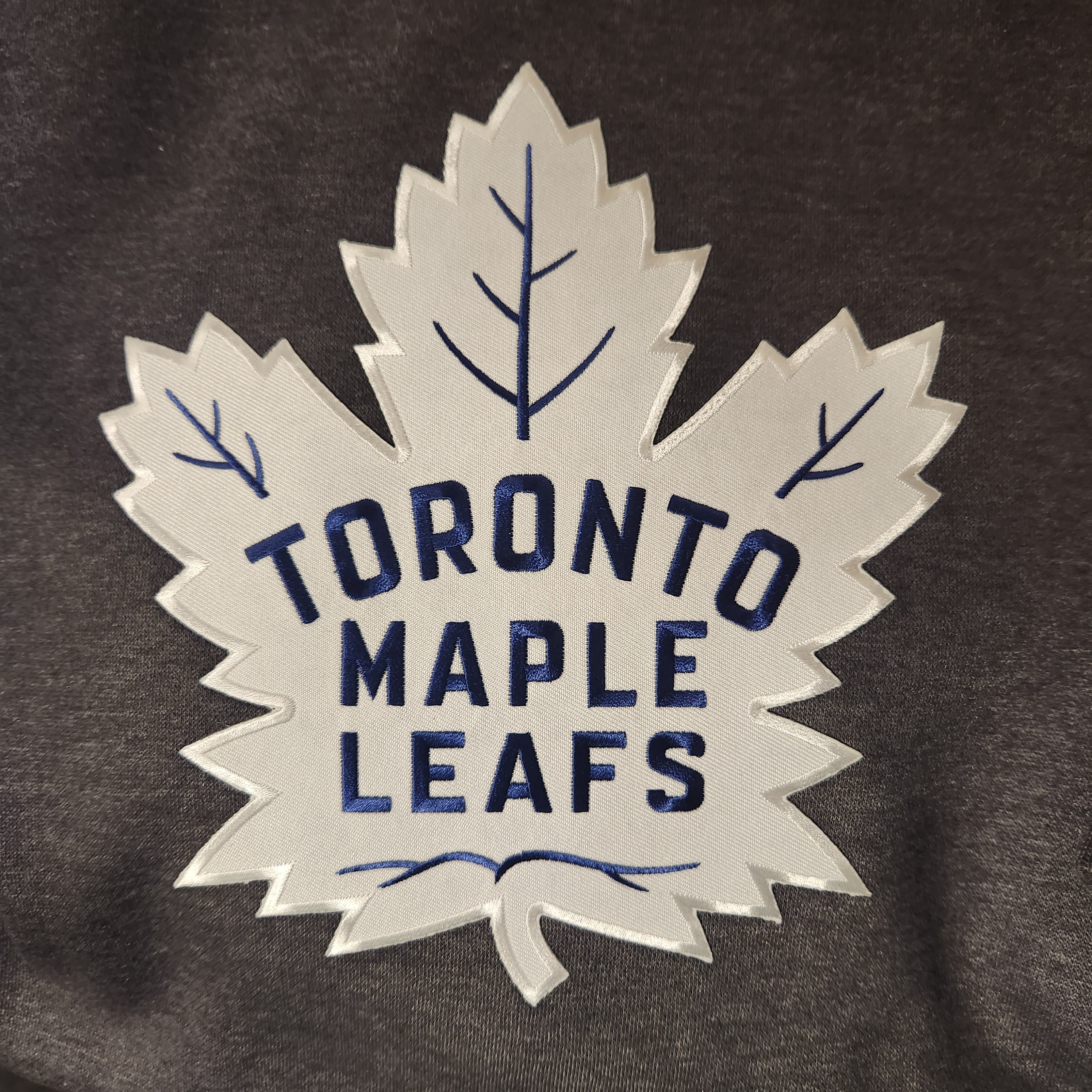 Sweat à capuche en sergé blanc avec logo Charcoal Express pour homme des Maple Leafs de Toronto NHL Bulletin