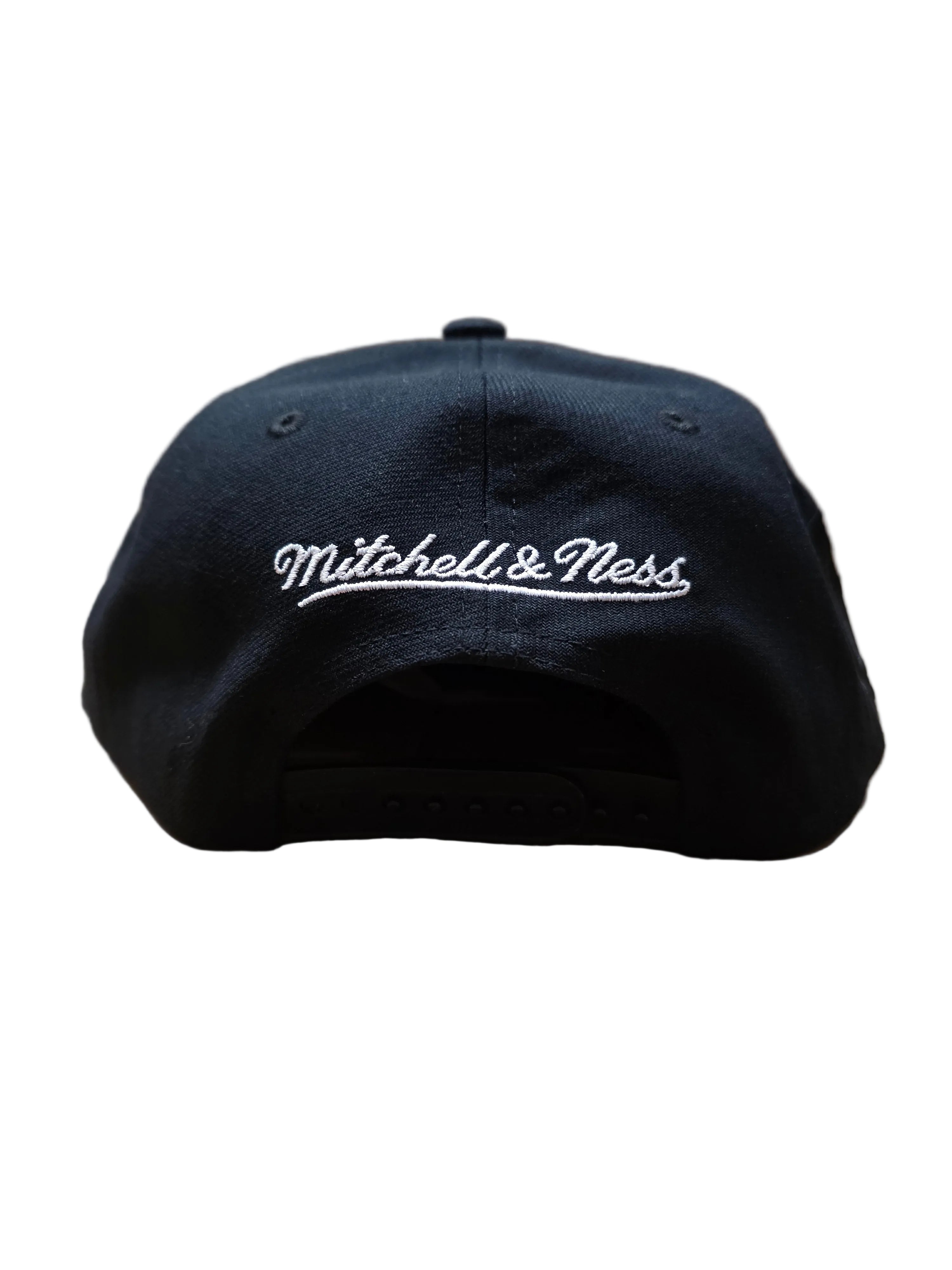 Vancouver Canucks NHL Mitchell & Ness Men's Black Blacked Out Snapback Hat