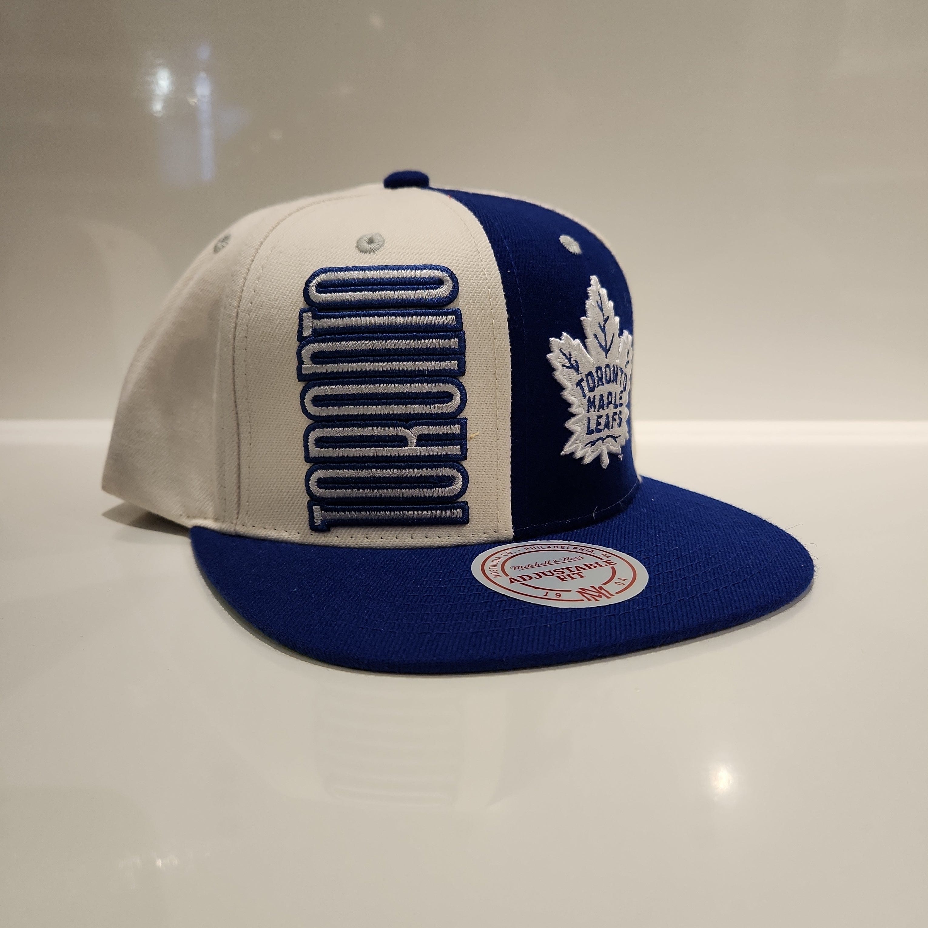 Toronto Maple Leafs NHL Mitchell & Ness Men's Off White/Royal Blue Pop Panel Snapback